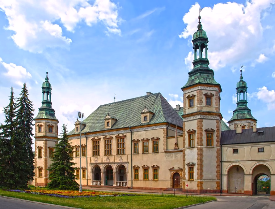 Pałac Biskupów Krakowskich w Kielcach – 2-dniowa wycieczka firmowa w Świętokrzyskie.